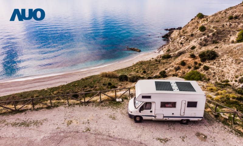 「可撓輕量化太陽光電板SunCurva」使用輕量特殊耐候型複合板取代傳統太陽能板的玻璃前板，不僅降低70%重量，每米平方僅3Kg；具有抗衝擊性能及通過電磁相容性測試，可應用於交通運輸工具，如露營車、遊艇等